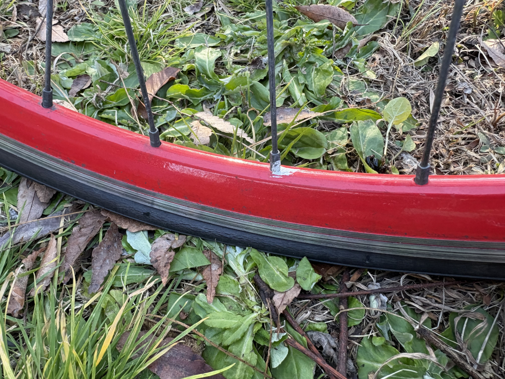 パンクした前輪